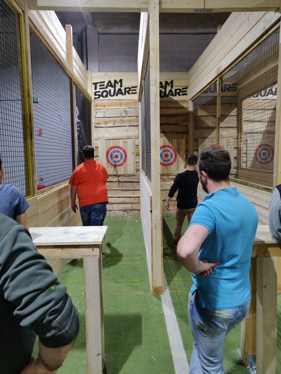 Lancer de hache en groupe chez Team Square